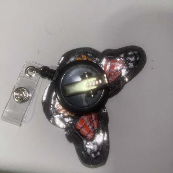 New Butterfly Badge Reel With Clip - Picture 5 of 5